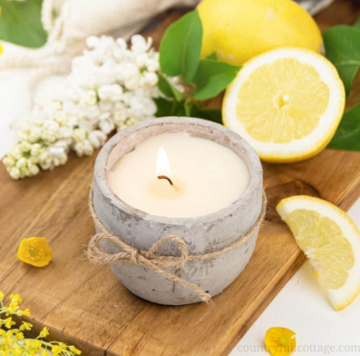 Erfrischende Duftkerze mit belebendem Zitrusduft